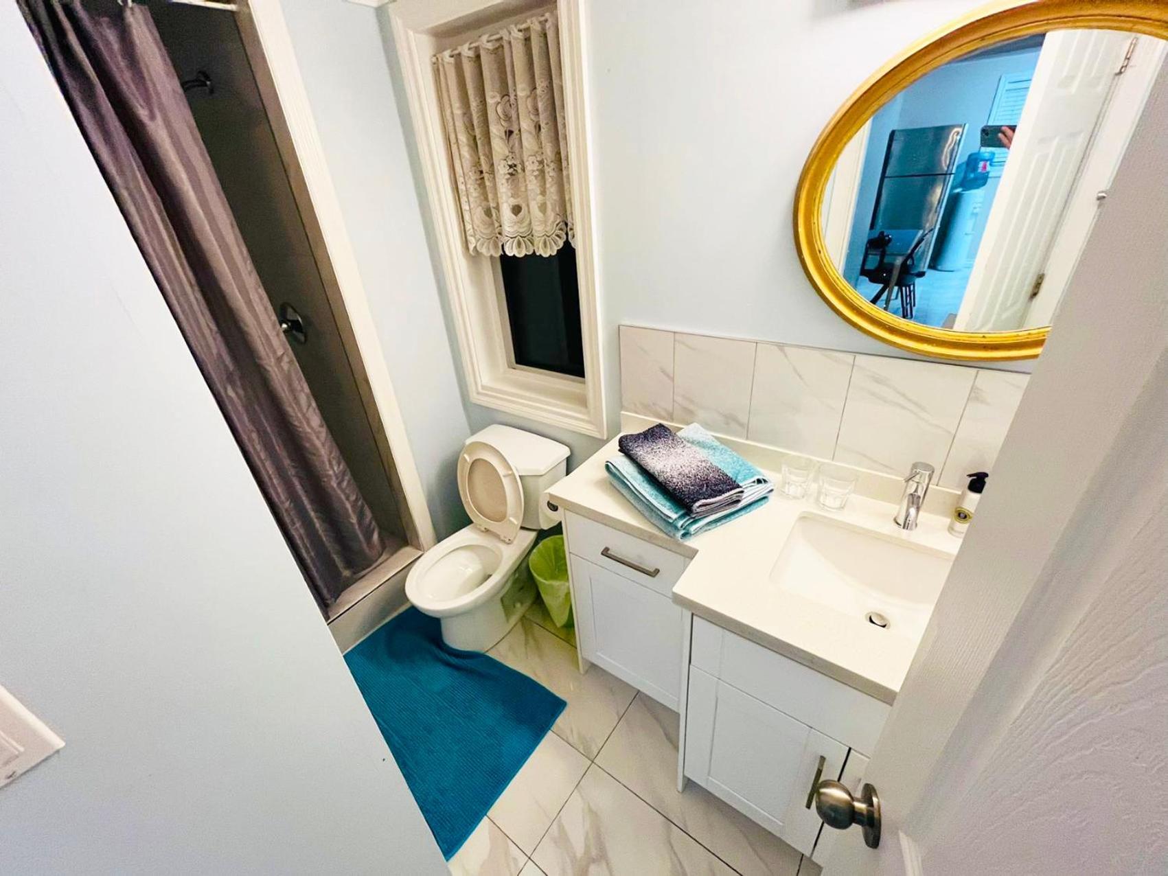 Private Suite With Private Entrance King Bed Richmond Extérieur photo